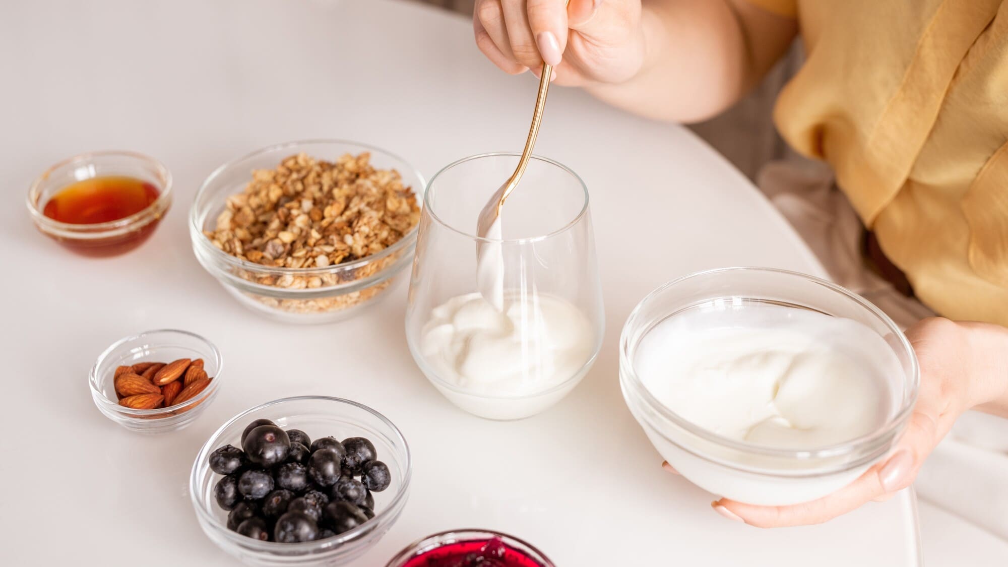 Làm bữa sáng sữa chua kefir nguyên chất - BOH Kefir