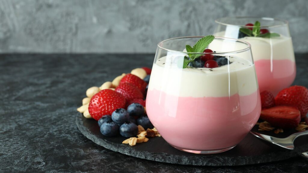 Sữa chua kefir 2 tầng vị dâu - BOH Kefir