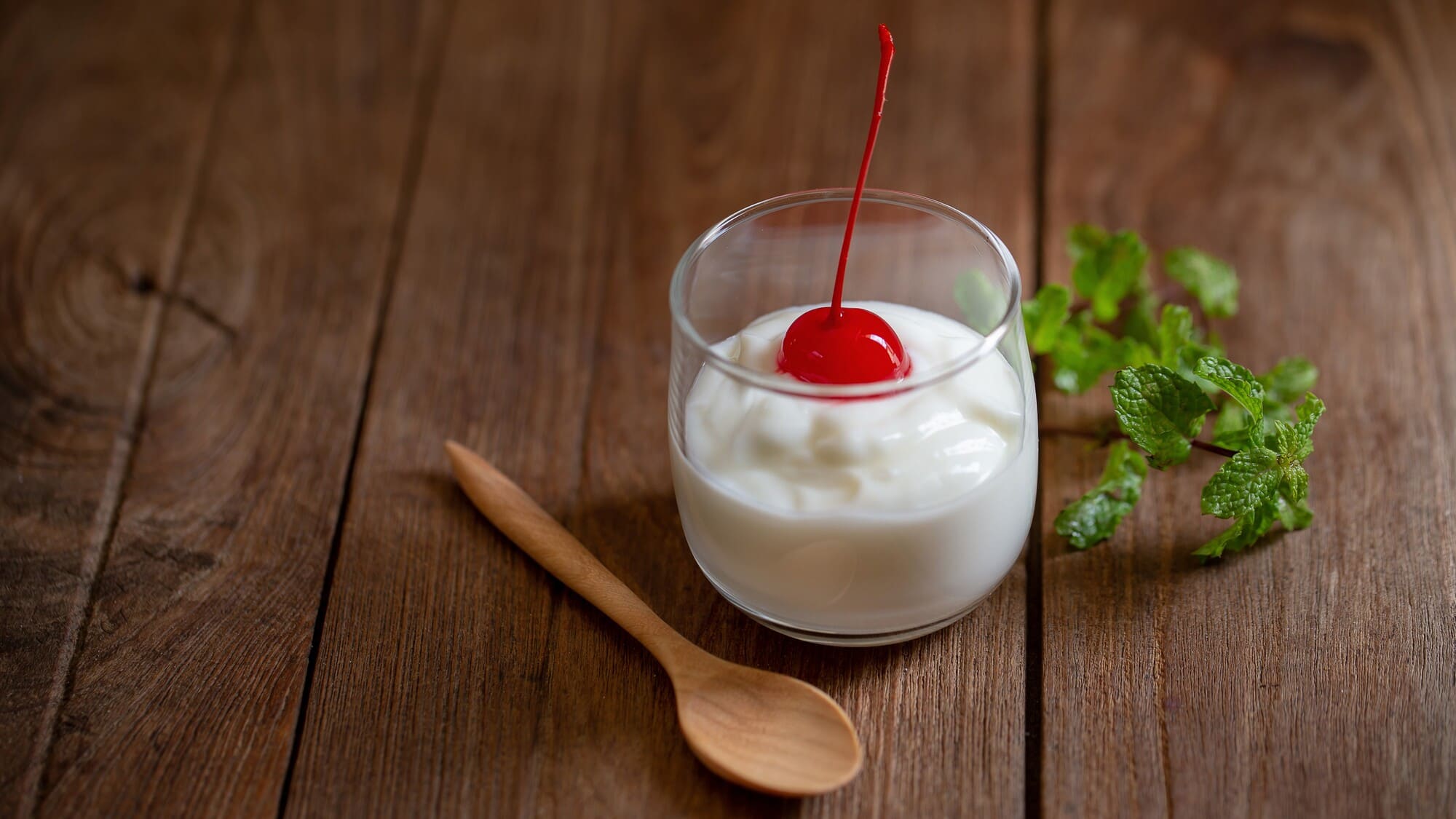 Sữa chua kefir ăn kèm quả anh đào - BOH Kefir