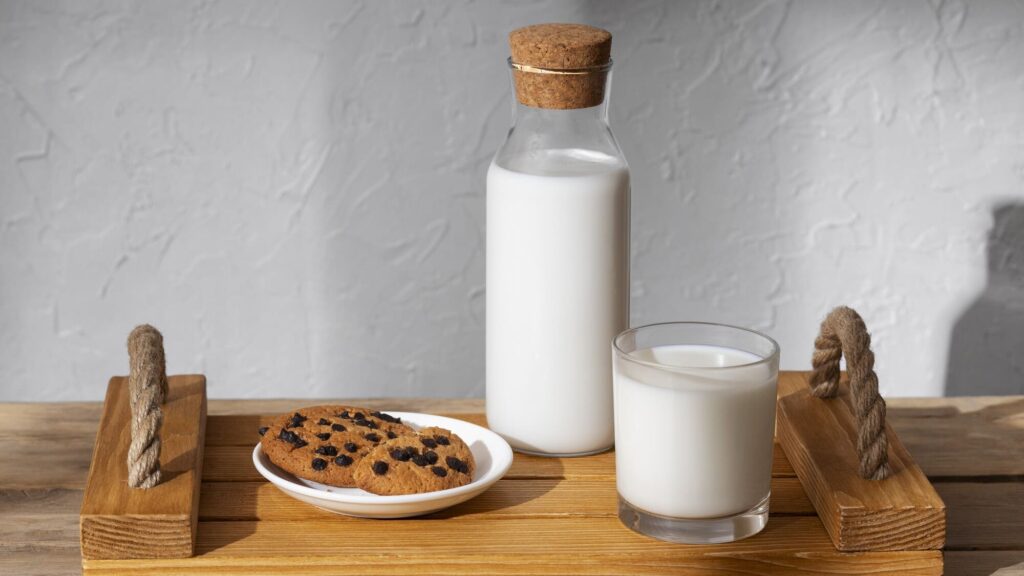 Sữa chua kefir đựng trong chai thuỷ tinh