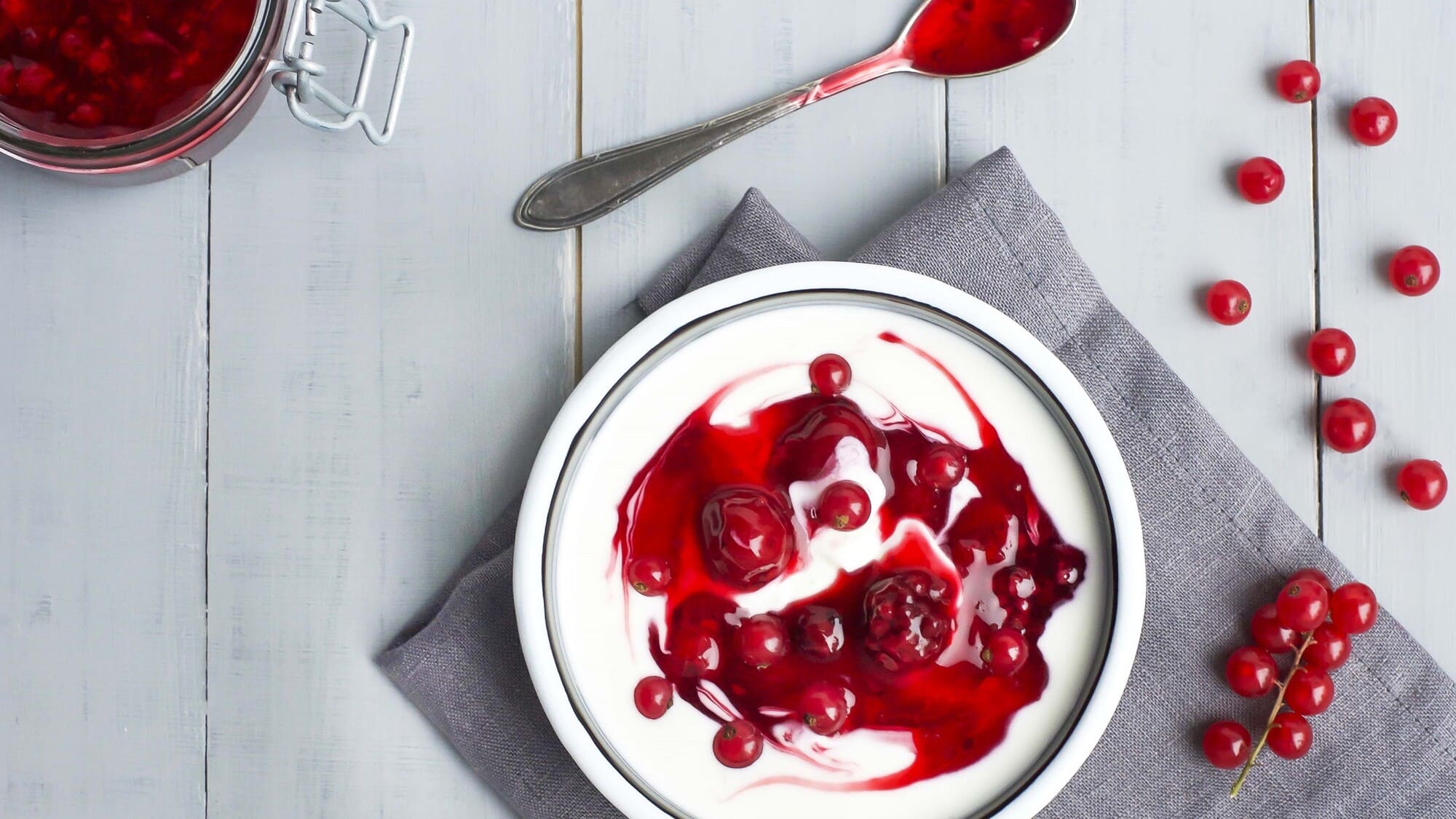 Sữa chua kefir kèm quả mọng tươi - BOH Kefir