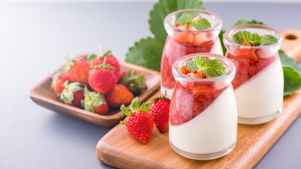 Sữa chua kefir kèm thạch dâu - BOH Kefir