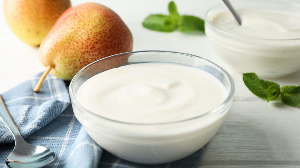 Sữa chua kefir nguyên chất trong bát (1) - BOH Kefir