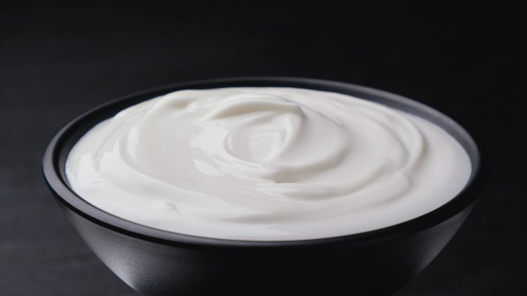 Sữa chua kefir nguyên chất trong bát (2) - BOH Kefir