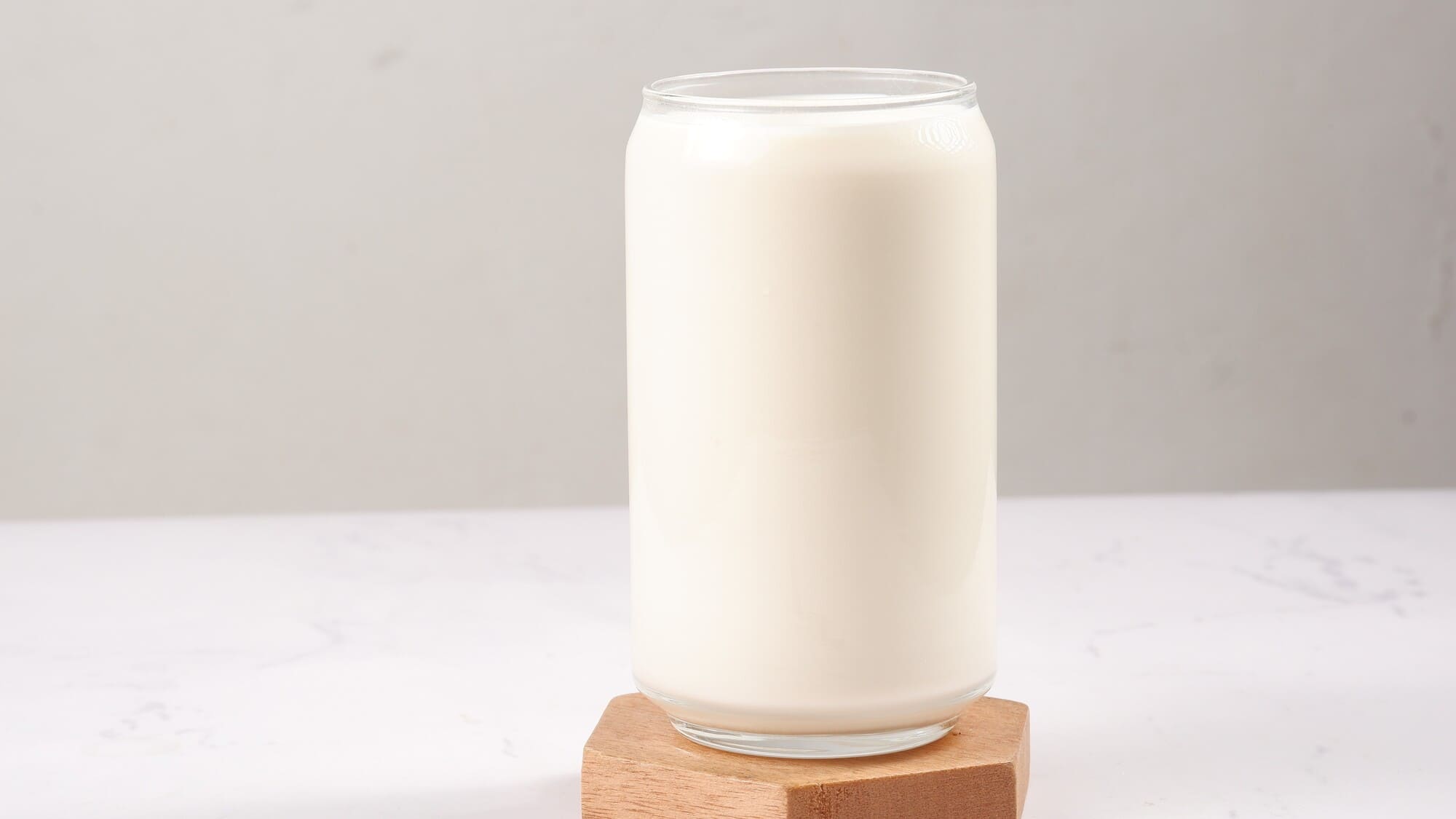 Sữa chua kefir nguyên chất trong ly thuỷ tinh (7) - BOH Kefir