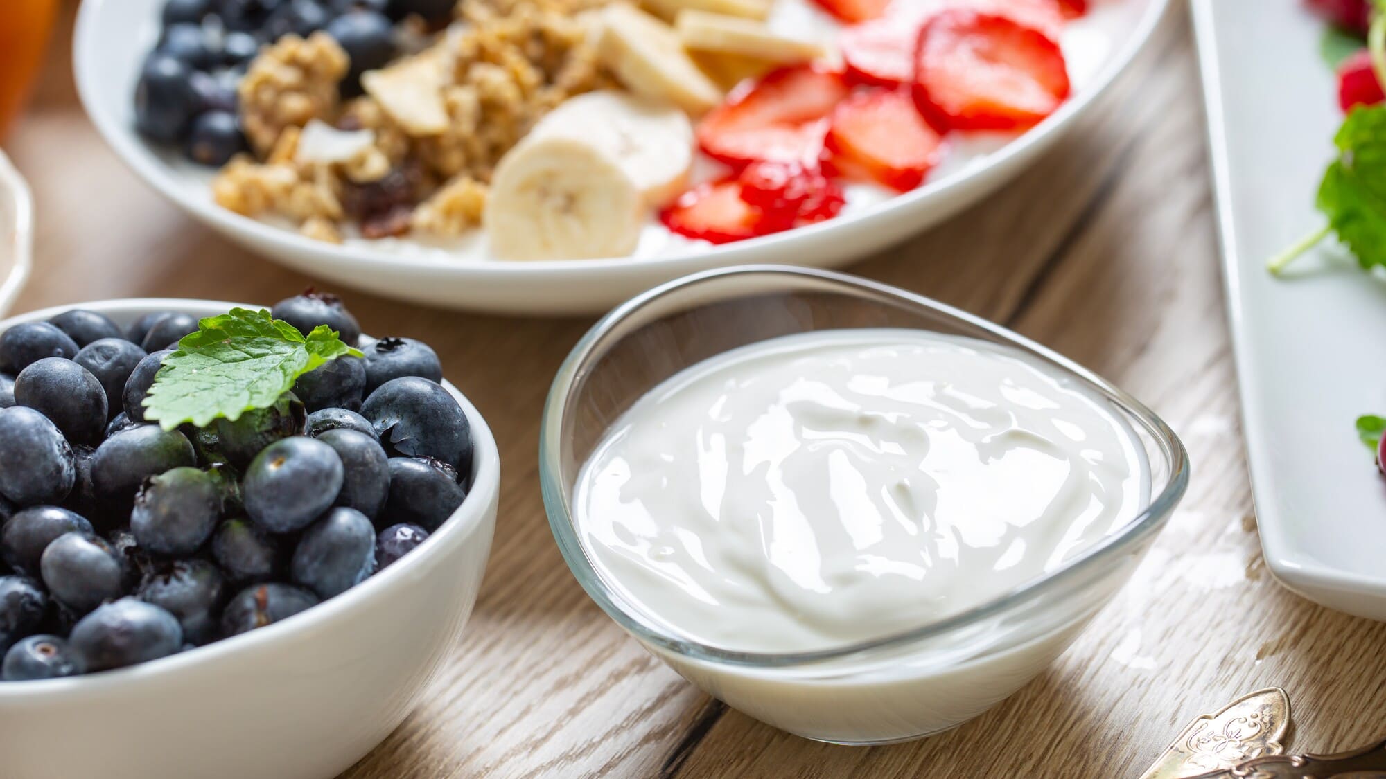 Sữa chua kefir nguyên chất và trái cây tươi (1) - BOH Kefir