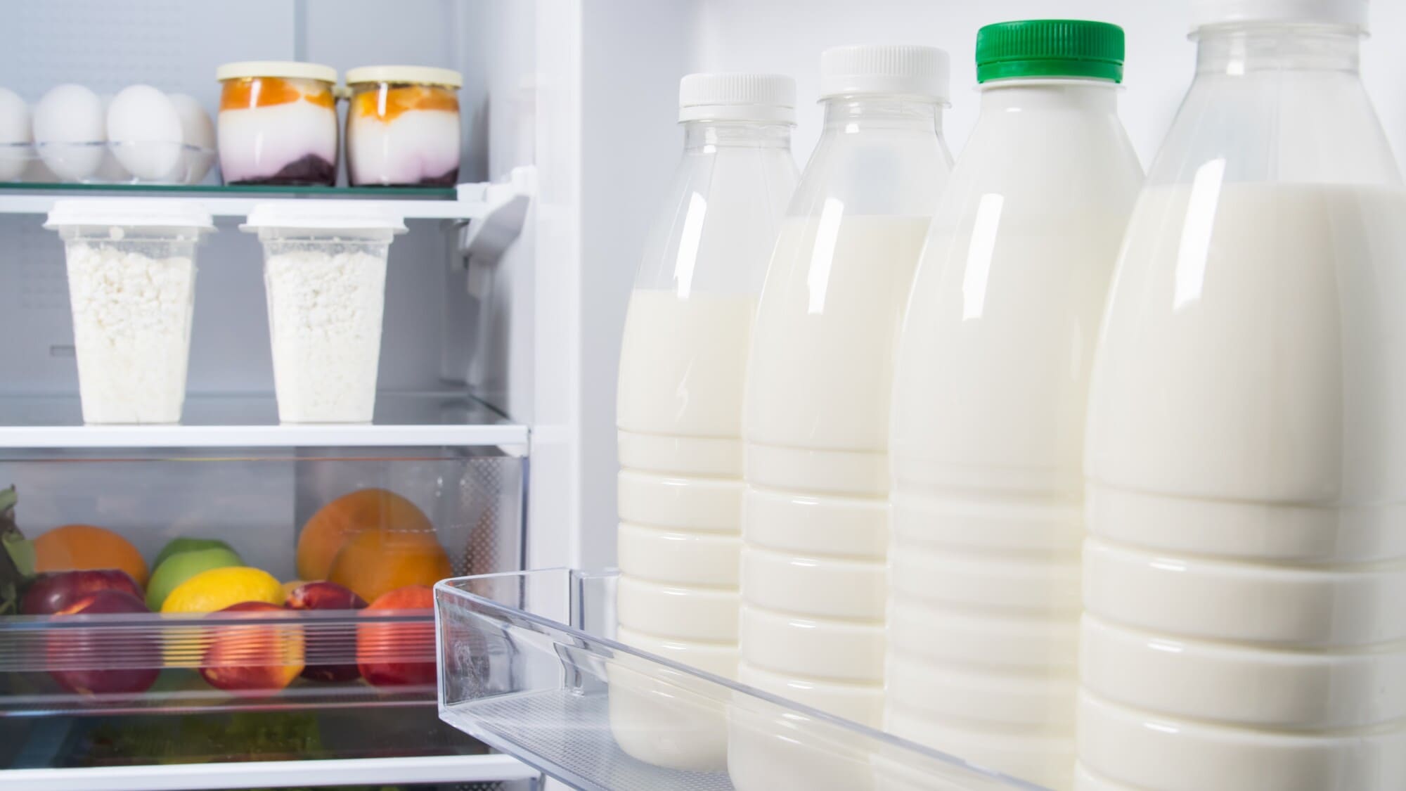 Sữa chua kefir trong ngăn mát tủ lạnh (2) - BOH Kefir