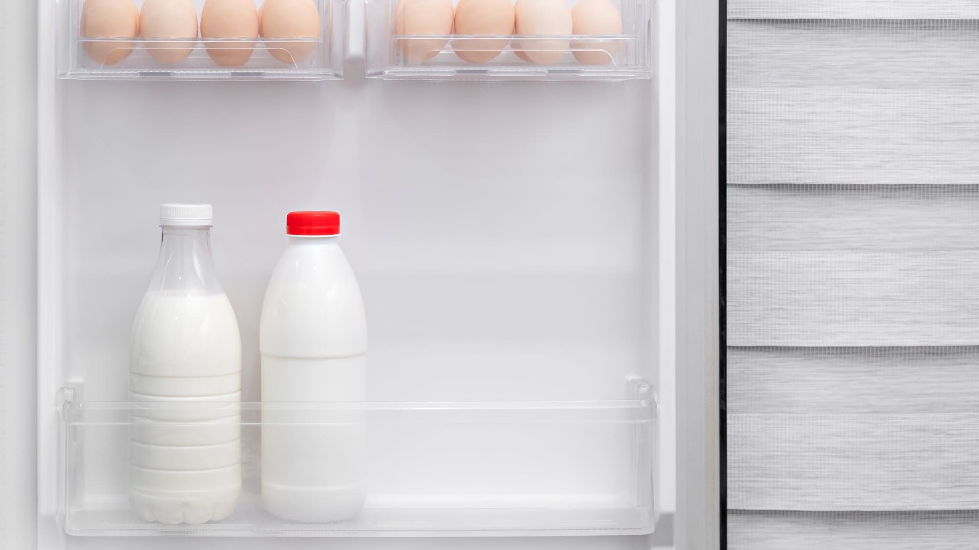 Sữa chua kefir trong ngăn mát tủ lạnh (3) - BOH Kefir