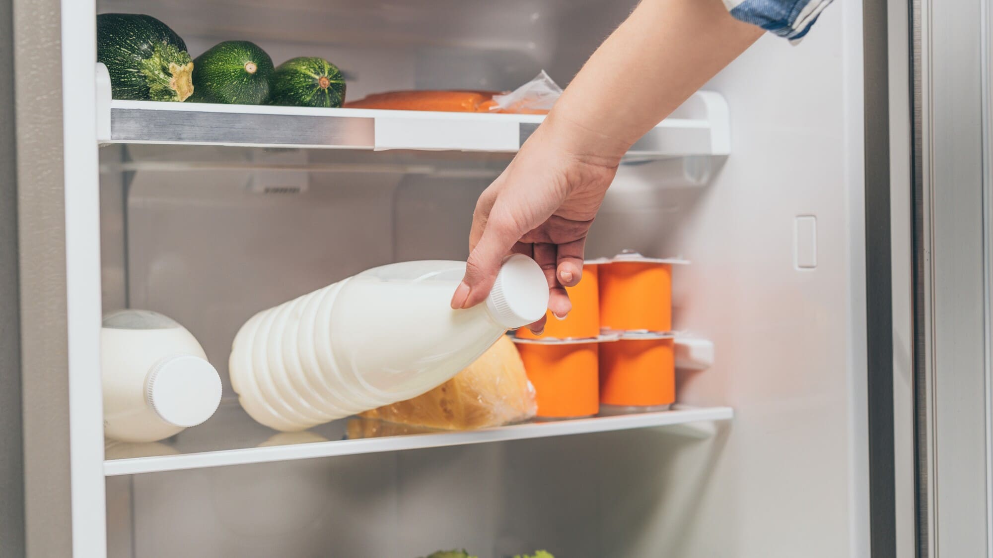 Sữa chua kefir trong ngăn mát tủ lạnh (7) - BOH Kefir