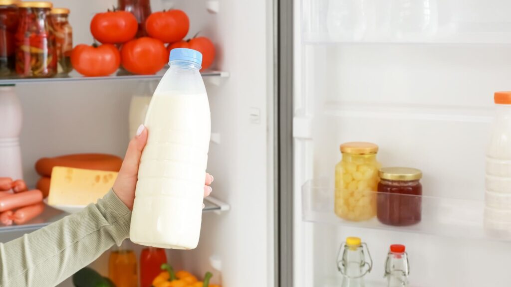 Sữa chua kefir trong ngăn mát tủ lạnh (8) - BOH Kefir