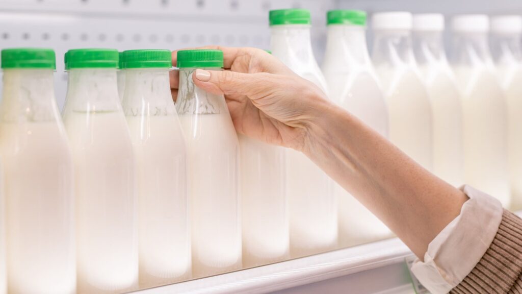 Sữa chua kefir trong tủ mát