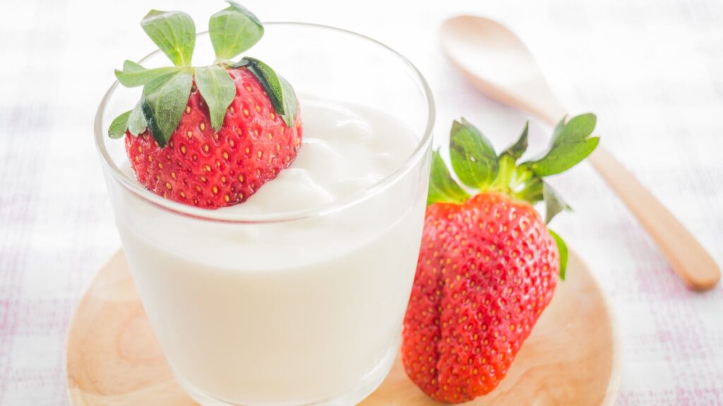 Sữa chua kefir với dâu tây