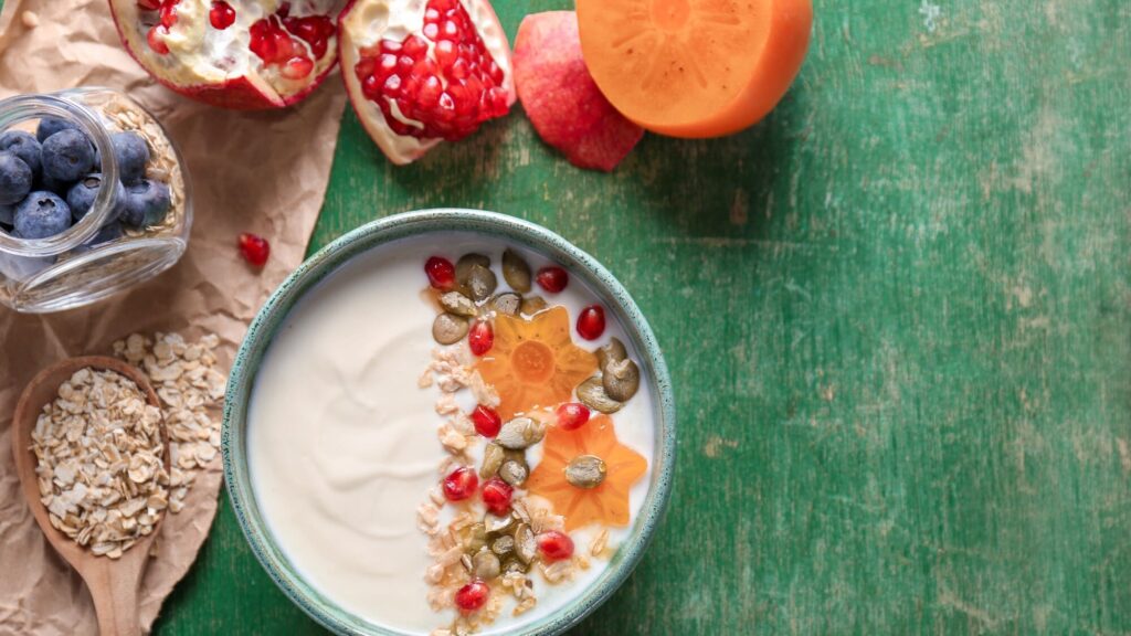 Sữa chua kefir với granola và trái cây (3) - BOH Kefir