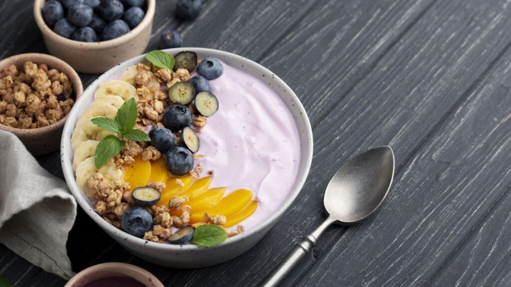 Sữa chua kefir với granola và trái cây (4) - BOH Kefir