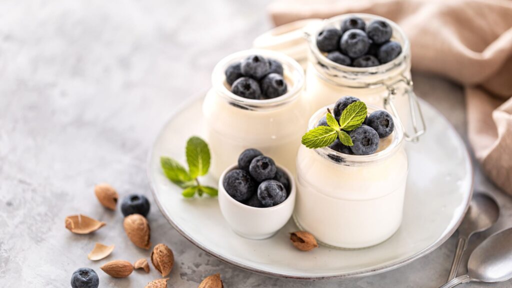 Sữa chua kefir với việt quất tươi